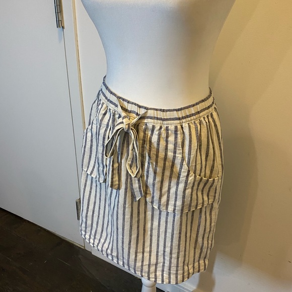 Mini Linen Skirt - Picture 3 of 4